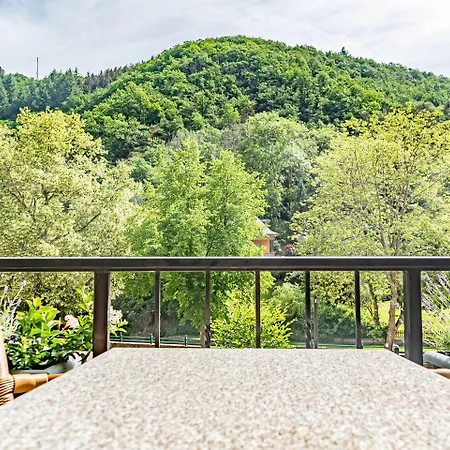 ليه بوستيلون فندق إيش زور شور